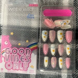 Wet N Wild Carebear Press on Nail Set